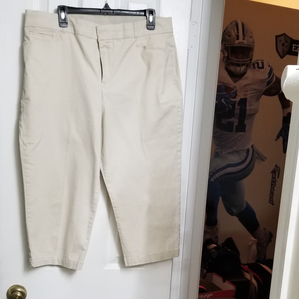 Capris khaki colored